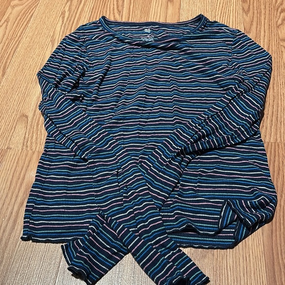 SO woman’s Medium stripped long sleeve top- very soft and comfortable. - Picture 3 of 4